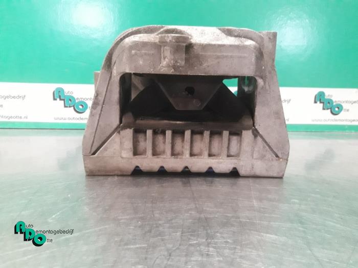 Gebruikte Motorrubber Volkswagen Jetta III (1K2) 1.9 TDI Prijs € 20,00 Margeregeling aangeboden door Autodemontagebedrijf Otte