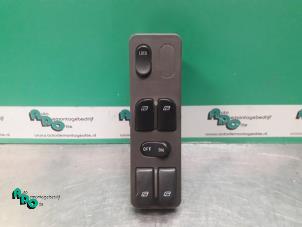 Gebruikte Ruit schakelaar elektrisch Saab 9-3 I (YS3D) 2.2 TiD Kat. Prijs € 20,00 Margeregeling aangeboden door Autodemontagebedrijf Otte