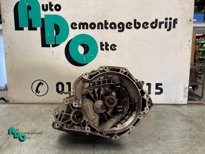Gebruikte Versnellingsbak Opel Astra H GTC (L08) 1.4 16V Twinport Prijs € 150,00 Margeregeling aangeboden door Autodemontagebedrijf Otte