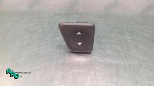 Gebruikte Elektrisch Raam Schakelaar Fiat 500 (312) 1.2 Prijs € 10,00 Margeregeling aangeboden door Autodemontagebedrijf Otte