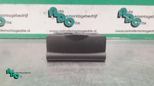Gebruikte AUX/USB aansluiting Renault Twingo II (CN) 1.5 dCi 90 FAP Prijs € 15,00 Margeregeling aangeboden door Autodemontagebedrijf Otte