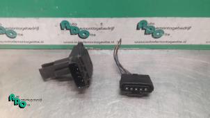 Gebruikte Luchtmassameter Mazda 5 (CR19) 2.0i 16V Prijs € 20,00 Margeregeling aangeboden door Autodemontagebedrijf Otte