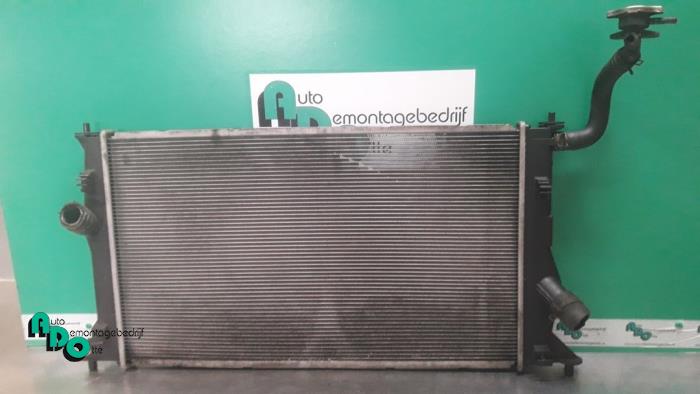 Gebruikte Radiateur Mazda 5 (CR19) 2.0i 16V Prijs € 40,00 Margeregeling aangeboden door Autodemontagebedrijf Otte