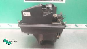 Gebruikte Luchtfilterhuis Mazda 5 (CR19) 2.0i 16V Prijs € 30,00 Margeregeling aangeboden door Autodemontagebedrijf Otte