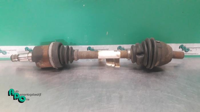 Gebruikte Aandrijfas links-voor Ford Focus 2 Wagon 1.8 TDCi 16V Prijs € 20,00 Margeregeling aangeboden door Autodemontagebedrijf Otte