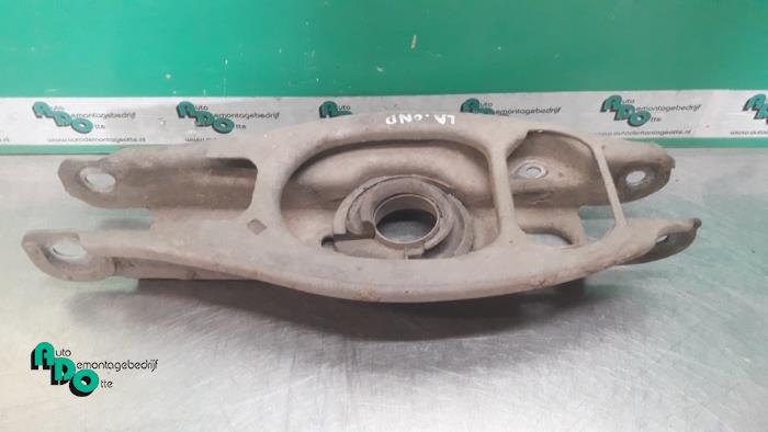 Draagarm links-achter van een BMW 1 serie (E87/87N) 116i 1.6 16V 2005