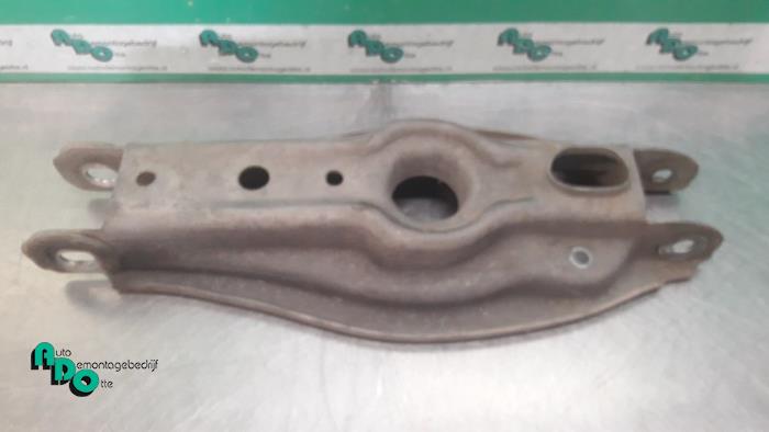 Draagarm links-achter van een BMW 1 serie (E87/87N) 116i 1.6 16V 2005