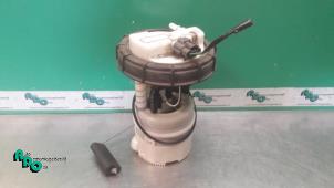 Gebruikte Tank element Pomp Renault Clio III Estate/Grandtour (KR) 1.2 16V TCE 100 Prijs € 25,00 Margeregeling aangeboden door Autodemontagebedrijf Otte