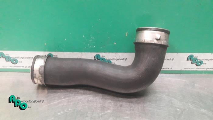 Gebruikte Intercooler Slang Volkswagen Touran (1T1/T2) 1.9 TDI 105 Euro 3 Prijs € 15,00 Margeregeling aangeboden door Autodemontagebedrijf Otte