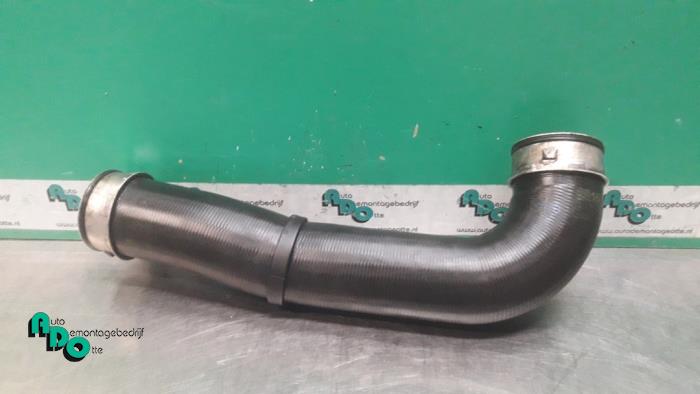 Gebruikte Intercooler Slang Volkswagen Touran (1T1/T2) 1.9 TDI 105 Euro 3 Prijs € 15,00 Margeregeling aangeboden door Autodemontagebedrijf Otte
