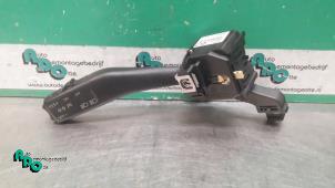 Gebruikte Richtingaanwijzer Schakelaar Volkswagen Touran (1T1/T2) 1.9 TDI 105 Euro 3 Prijs € 25,00 Margeregeling aangeboden door Autodemontagebedrijf Otte