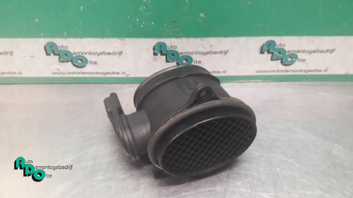Luchtmassameter van een Citroën Berlingo 1.6 Hdi 75 16V Phase 1 2008