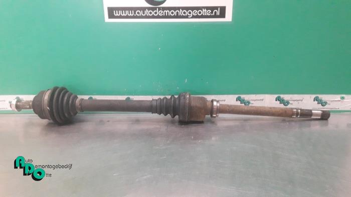 Gebruikte Aandrijfas rechts-voor Citroen Berlingo 1.6 Hdi 75 16V Phase 1 Prijs € 25,00 Margeregeling aangeboden door Autodemontagebedrijf Otte