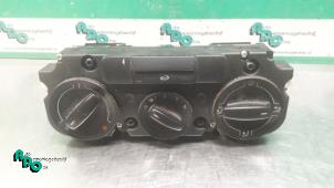 Gebruikte Chaufage Bedieningspaneel Volkswagen Caddy III (2KA,2KH,2CA,2CH) 2.0 SDI Prijs € 15,00 Margeregeling aangeboden door Autodemontagebedrijf Otte