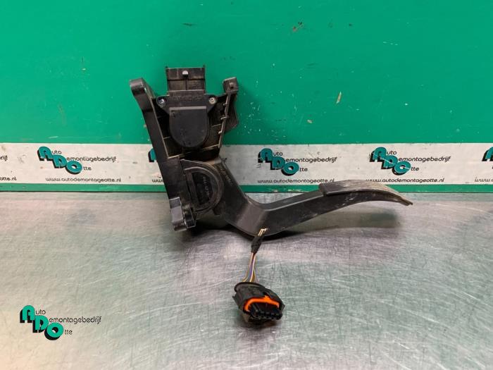 Gebruikte Sensor Gaspedaalpositie Mercedes Vito (639.6) 2.2 111 CDI 16V Prijs € 40,00 Margeregeling aangeboden door Autodemontagebedrijf Otte