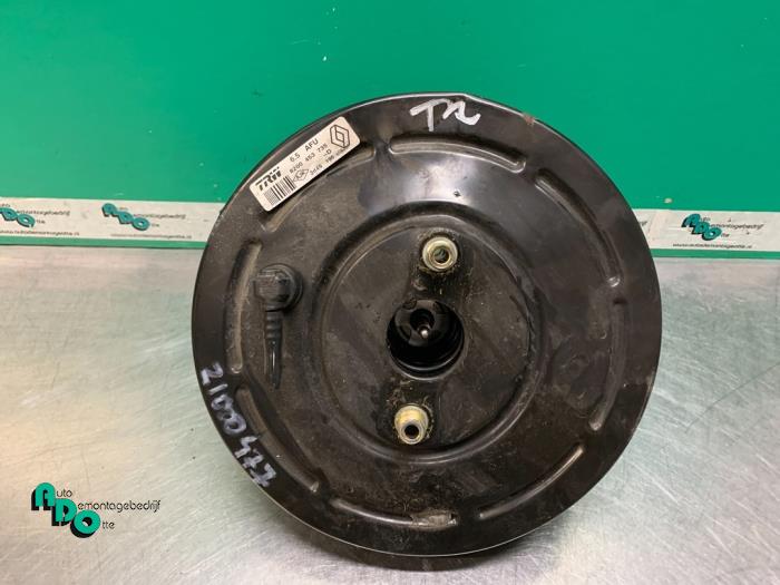 Gebruikte Rembekrachtiger Renault Megane II CC (EM) 1.6 16V Prijs € 40,00 Margeregeling aangeboden door Autodemontagebedrijf Otte