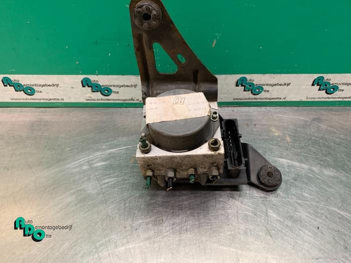 Gebruikte ABS Pomp Renault Megane II CC (EM) 1.6 16V Prijs € 30,00 Margeregeling aangeboden door Autodemontagebedrijf Otte