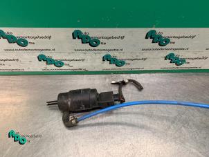 Gebruikte Ruitensproeierpomp voor Mercedes C Combi (S203) 2.2 C-220 CDI 16V Prijs € 10,00 Margeregeling aangeboden door Autodemontagebedrijf Otte