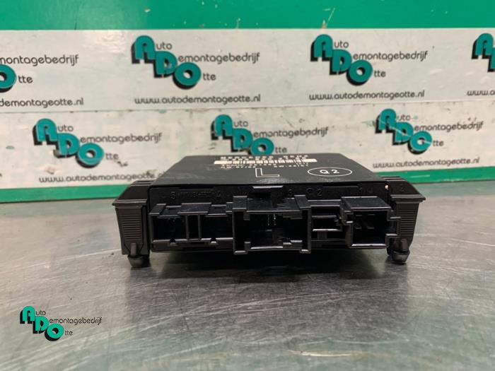 Gebruikte Deur module Mercedes C Combi (S203) 2.2 C-220 CDI 16V Prijs € 25,00 Margeregeling aangeboden door Autodemontagebedrijf Otte