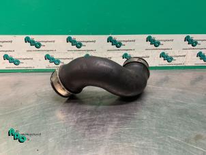 Gebruikte Intercooler Slang Mercedes C Combi (S203) 2.2 C-220 CDI 16V Prijs € 25,00 Margeregeling aangeboden door Autodemontagebedrijf Otte