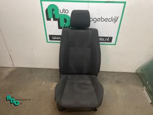 Gebruikte Voorstoel rechts Opel Agila (B) 1.2 16V Prijs € 75,00 Margeregeling aangeboden door Autodemontagebedrijf Otte