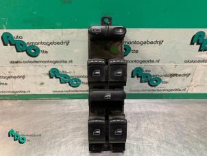 Gebruikte Raam schakelaar elektrisch Skoda Fabia (6Y5) 2.0i Prijs € 15,00 Margeregeling aangeboden door Autodemontagebedrijf Otte