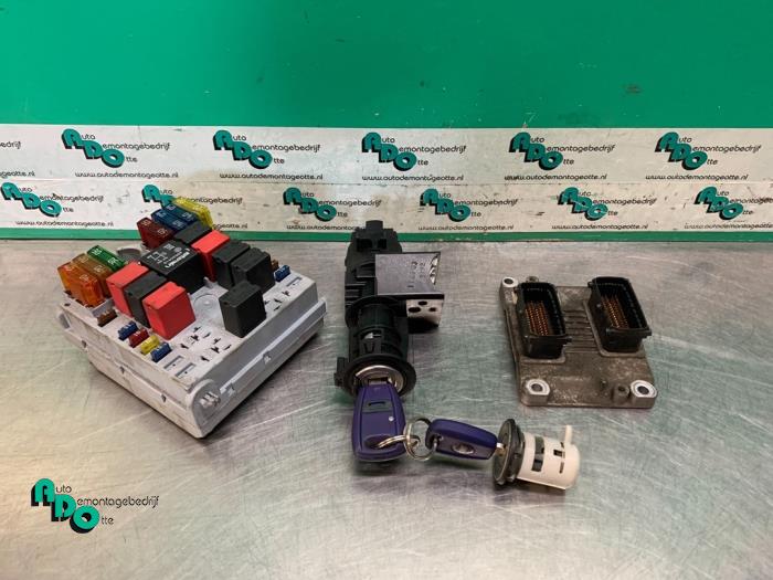Gebruikte Kontaktslot + computer Fiat Punto II (188) 1.4 16V Prijs € 125,00 Margeregeling aangeboden door Autodemontagebedrijf Otte