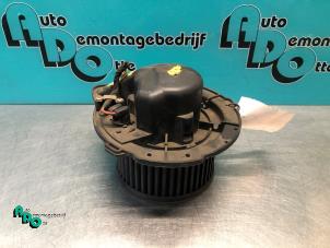 Gebruikte Blower Volkswagen Passat Variant (35I) 2.0i Prijs € 25,00 Margeregeling aangeboden door Autodemontagebedrijf Otte