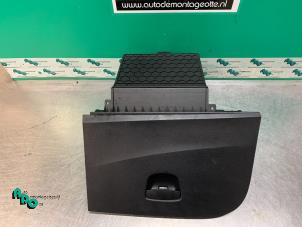 Gebruikte Dashboardkastje Seat Ibiza IV (6J5) 1.2 TDI Ecomotive Prijs € 25,00 Margeregeling aangeboden door Autodemontagebedrijf Otte