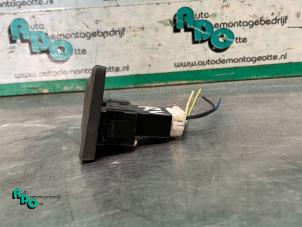 Gebruikte Ruit schakelaar elektrisch Fiat Panda (169) 1.2 Fire Prijs € 5,00 Margeregeling aangeboden door Autodemontagebedrijf Otte