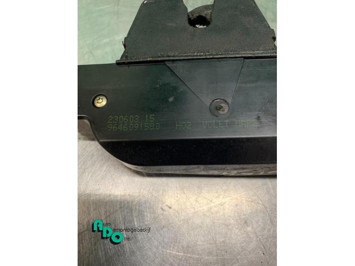 Slotmechaniek Achterklep van een Peugeot 307 SW (3H) 1.6 16V 2003