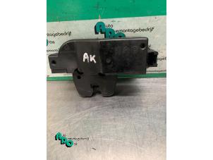 Gebruikte Slotmechaniek Achterklep Peugeot 307 SW (3H) 1.6 16V Prijs € 15,00 Margeregeling aangeboden door Autodemontagebedrijf Otte