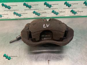 Gebruikte Remklauw (Tang) links-voor Peugeot Bipper (AA) 1.4 HDi Prijs € 20,00 Margeregeling aangeboden door Autodemontagebedrijf Otte