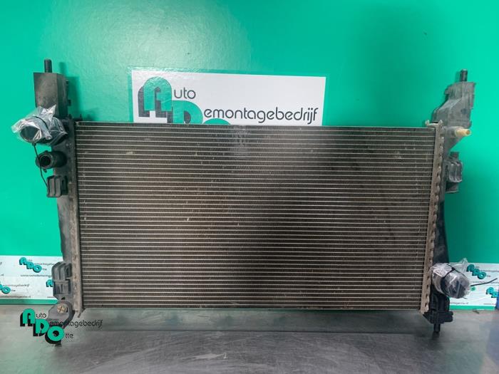 Gebruikte Radiateur Fiat Fiorino (225) 1.3 JTD 16V Multijet Prijs € 50,00 Margeregeling aangeboden door Autodemontagebedrijf Otte