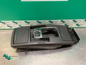 Gebruikte Middenconsoles Audi A6 (C6) 2.4 V6 24V Prijs € 50,00 Margeregeling aangeboden door Autodemontagebedrijf Otte