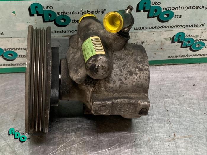 Gebruikte Pomp Servo Fiat Fiorino (225) 1.3 JTD 16V Multijet Prijs € 35,00 Margeregeling aangeboden door Autodemontagebedrijf Otte