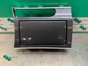 Gebruikte Bekerhouder Mazda 6 Sportbreak (GY19/89) 2.0i 16V S-VT Prijs € 30,00 Margeregeling aangeboden door Autodemontagebedrijf Otte