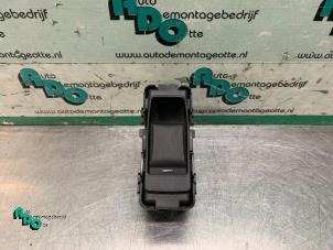 Gebruikte Elektrisch Raam Schakelaar Dodge Caliber 1.8 16V Prijs € 21,00 Margeregeling aangeboden door Autodemontagebedrijf Otte