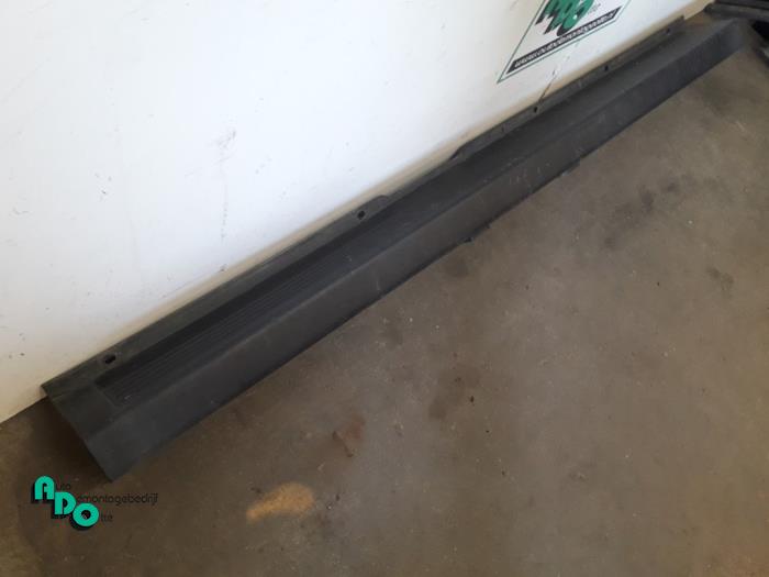 Bumperdeel midden-achter van een Peugeot Boxer (U9) 2.2 HDi 110 Euro 5 2015