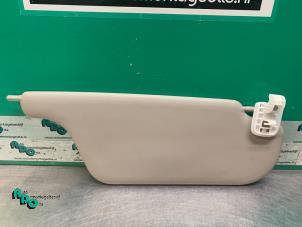 Gebruikte Zonneklep Renault Clio III (BR/CR) 1.2 16V 65 Prijs € 10,00 Margeregeling aangeboden door Autodemontagebedrijf Otte