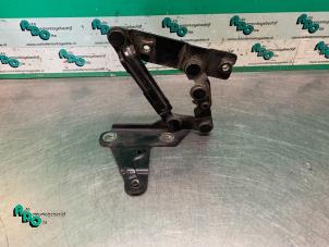 Gebruikte Motorkap Scharnier Seat Altea (5P1) 1.6 Prijs € 10,00 Margeregeling aangeboden door Autodemontagebedrijf Otte