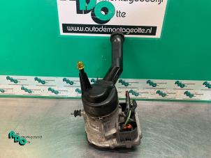 Gebruikte Servopomp Peugeot 308 (4A/C) 1.6 HDiF 16V Prijs € 40,00 Margeregeling aangeboden door Autodemontagebedrijf Otte