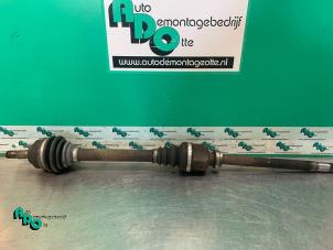 Gebruikte Aandrijfas rechts-voor Peugeot 308 (4A/C) 1.6 HDiF 16V Prijs € 20,00 Margeregeling aangeboden door Autodemontagebedrijf Otte