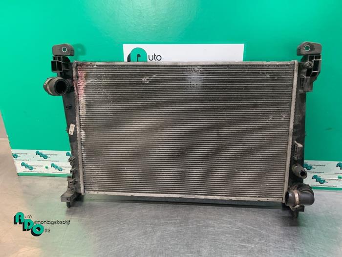 Gebruikte Radiateur Fiat Bravo (198A) 1.9 JTD 16V Multijet 150 Prijs € 40,00 Margeregeling aangeboden door Autodemontagebedrijf Otte