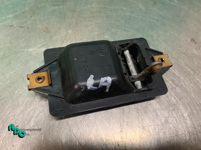 Portiergreep 4Deurs links-achter van een BMW 3 serie (E30/2) (E30/4) 320iS 16V