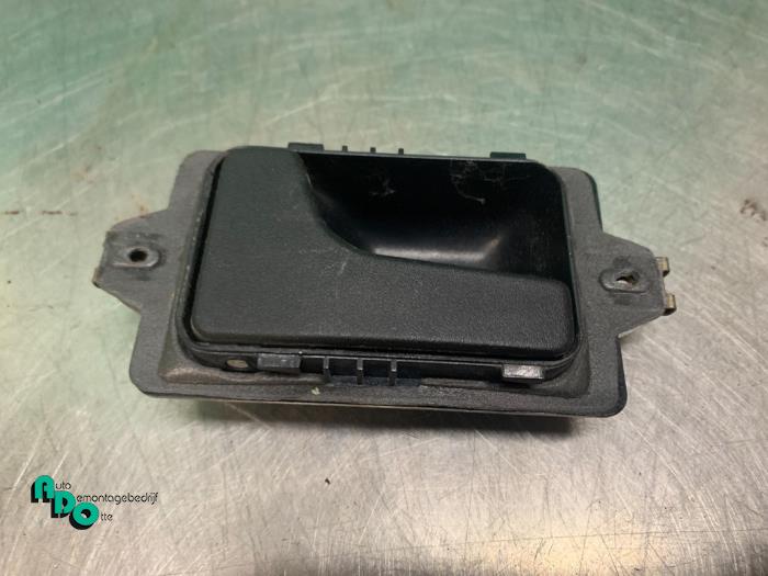 Portiergreep 4Deurs links-achter van een BMW 3 serie (E30/2) (E30/4) 320iS 16V
