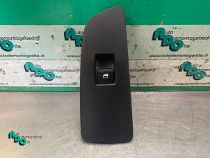 Gebruikte Elektrisch Raam Schakelaar BMW 1 serie (E87/87N) 116i 1.6 16V Prijs € 10,00 Margeregeling aangeboden door Autodemontagebedrijf Otte