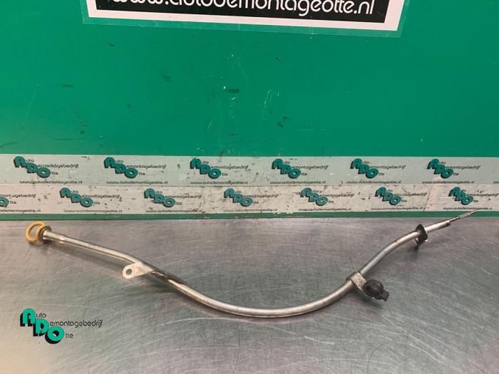 Gebruikte Olie Peilstok Fiat Bravo (198A) 1.9 JTD 16V Multijet 150 Prijs € 15,00 Margeregeling aangeboden door Autodemontagebedrijf Otte