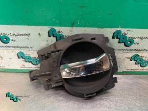 Gebruikte Deurgreep 2Deurs links Citroen C2 (JM) 1.4 Prijs € 10,00 Margeregeling aangeboden door Autodemontagebedrijf Otte