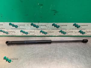 Gebruikte Kofferdekseldemper links-achter Citroen C2 (JM) 1.4 Prijs € 10,00 Margeregeling aangeboden door Autodemontagebedrijf Otte